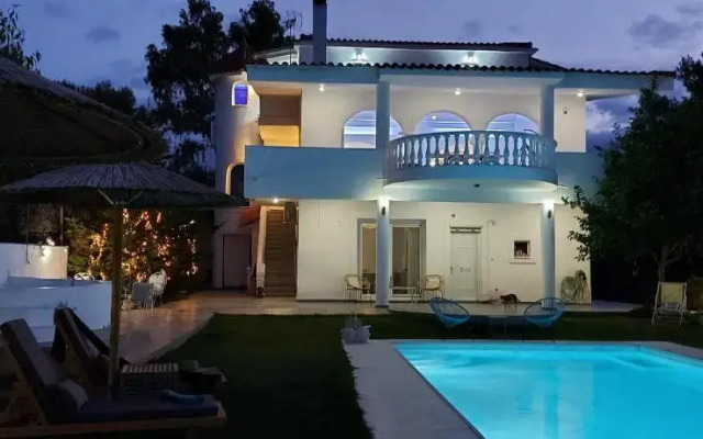 HEAVENLY VIEWS-3- Elegant& Chic, Apartment, Close to the Beach!
