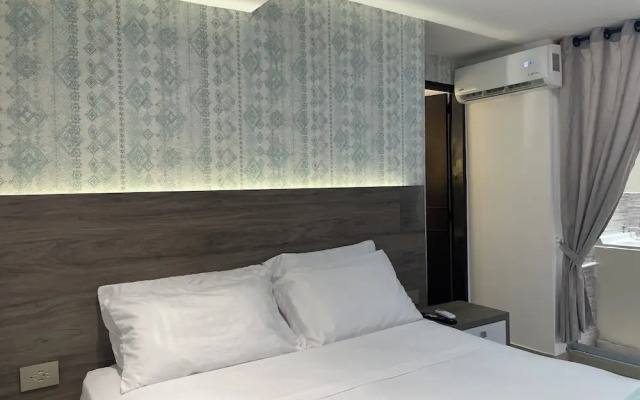 Luxury Liv Limonar