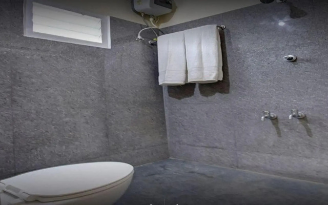 V V Grand Business Hotel