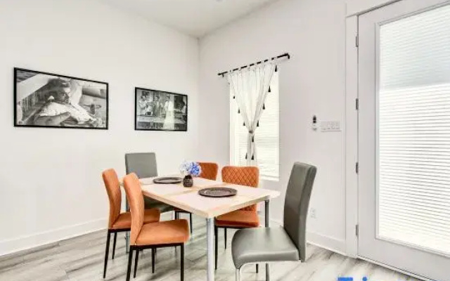 Modern getaway near downtown and airport