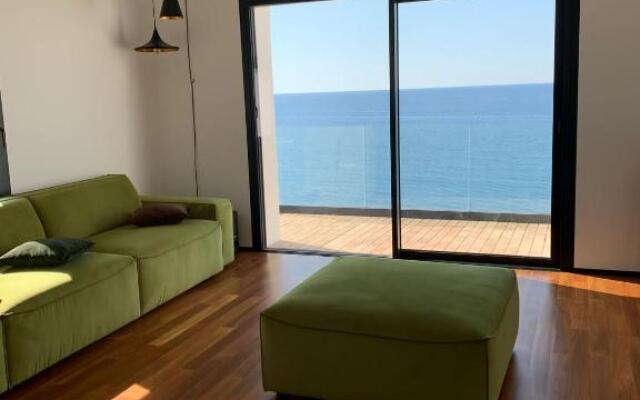 CASA SUL MARE A 30 m dalla spiaggia della Marina