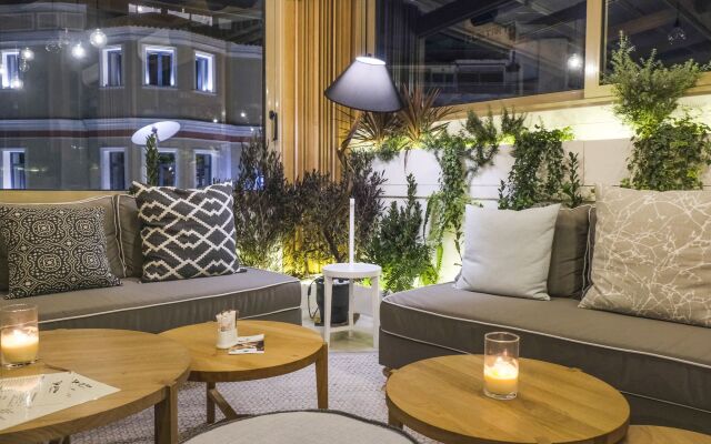 Lotus Center Apartments