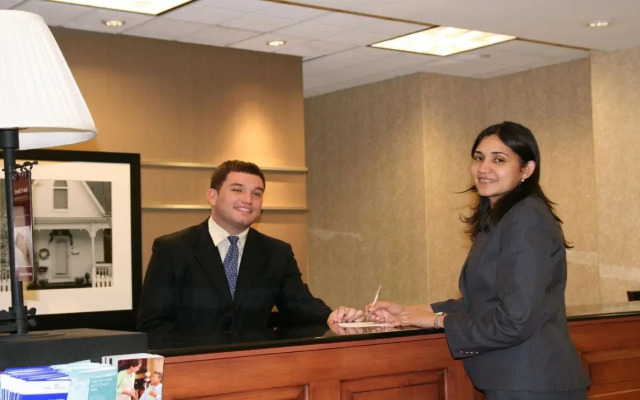 Hampton Inn & Suites Rockville Centre