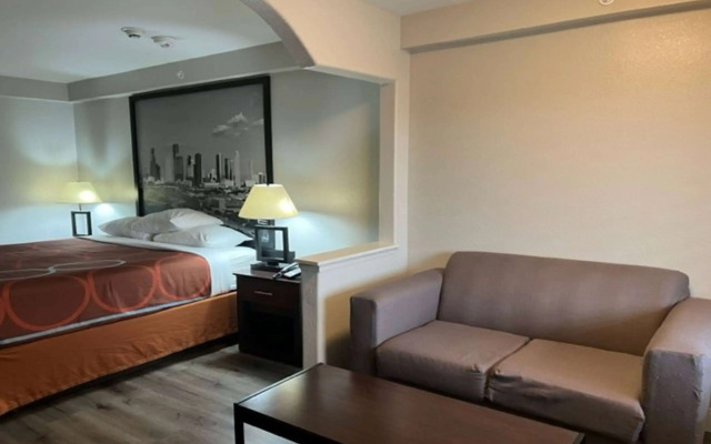 Super 8 by Wyndham Mont Belvieu/Baytown East