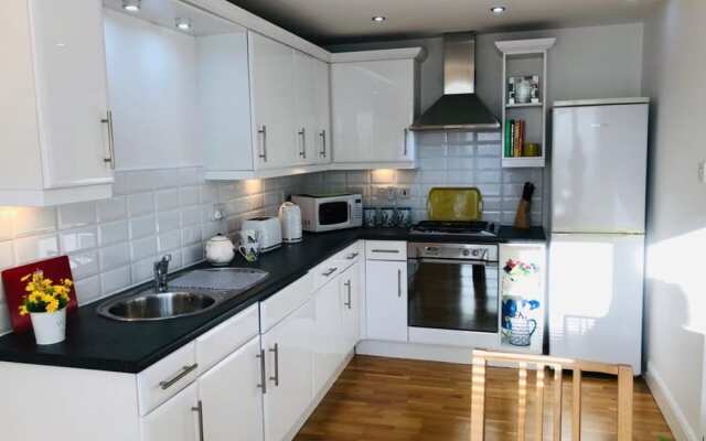 Remarkable 2 Bed Apartment in Edinburgh