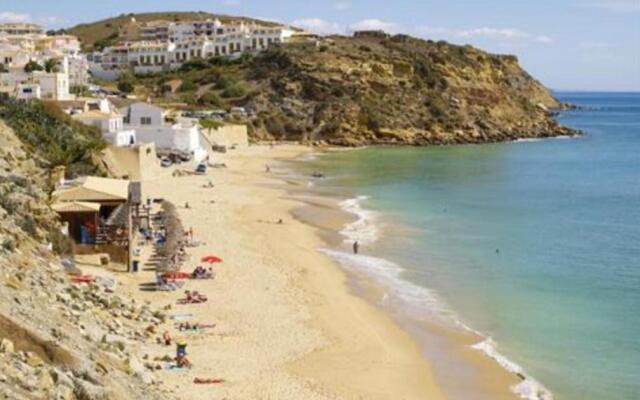 Studio Free Parking 300m Walking to Beach Burgau