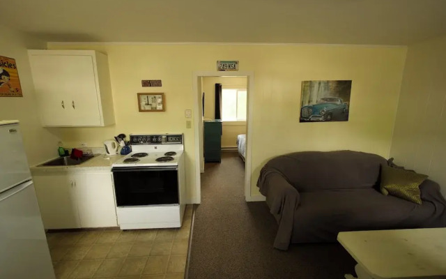 Creston Valley Motel