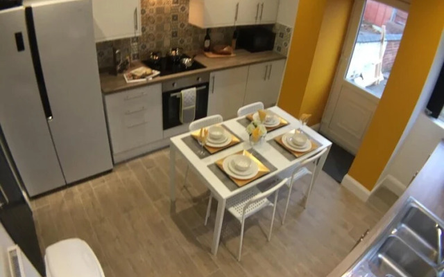 Townhouse @ 87 Walthall Street Crewe