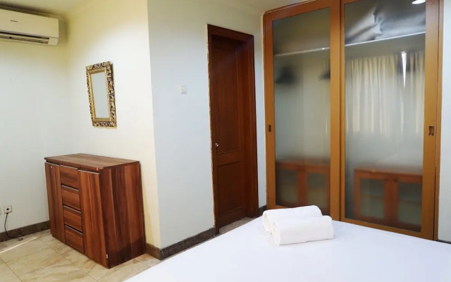 Spacious 2br Slipi Apartment Near Senayan