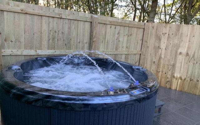 Lola Lodge - Luxury Hot Tub Retreat