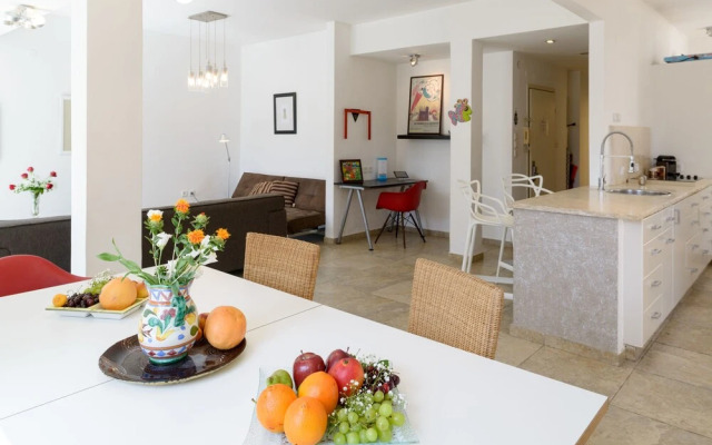 Penthouse & Terrace near Hilton by FeelHome