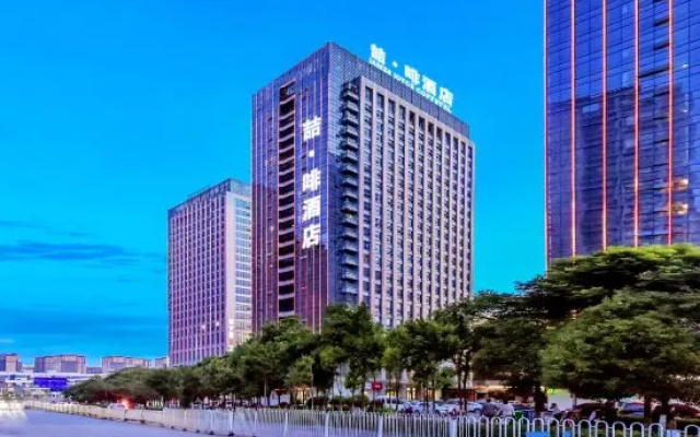 James Joyce Coffetel (Kunming Xinluosiwan New Asia Sports City Subway Station) – Outside – Kunming