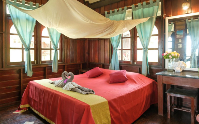 Joy Bungalow – Guest Rooms – Nuea Khlong