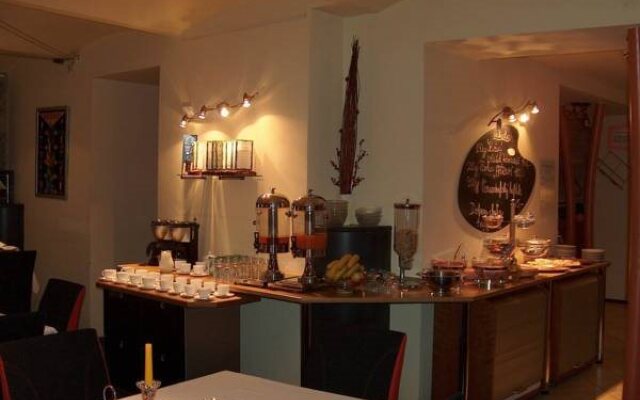 Atrium Hotel-Restaurant