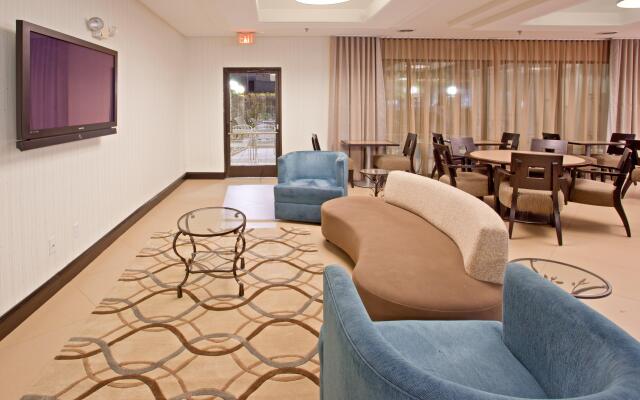 Holiday Inn Express & Suites College Station, an IHG Hotel