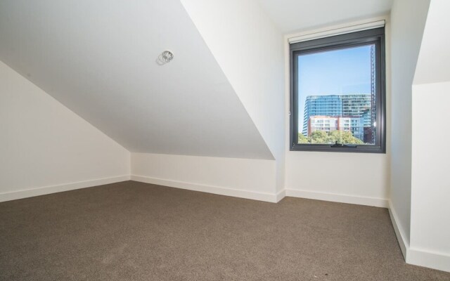 Lovely & Luxurious Townhouse In Zetland