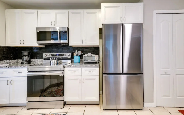 Apollo Beach Vacation Rental w/ Private Pool!