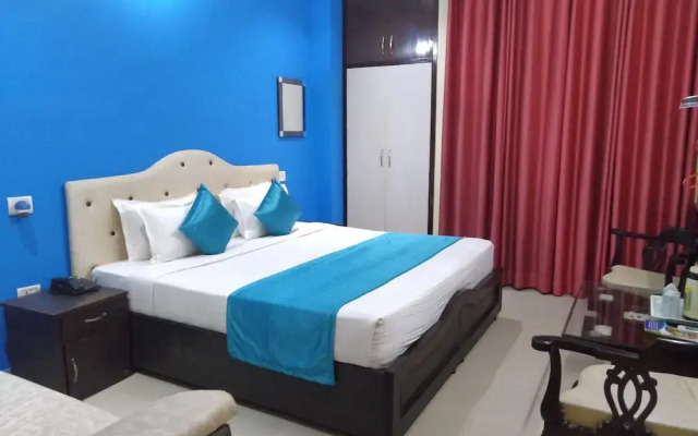 Hotel Paras Plaza