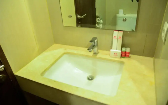 Cozy 1BR H Residence Apartment near MT Haryono