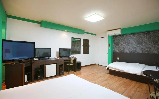 Hotel H.E
