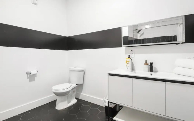 Luxury Studio 30 Mins to Manhattan Evonify