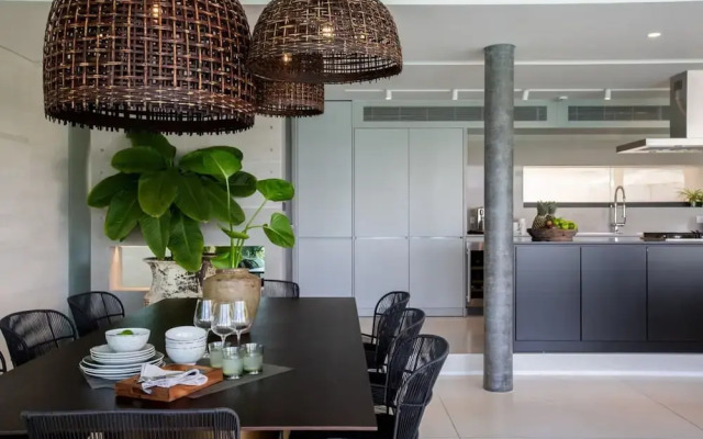 Gamay 3-bedroom Villa With Beach Access