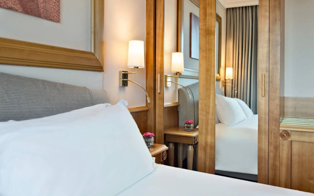 Renaissance Naples Hotel Mediterraneo
