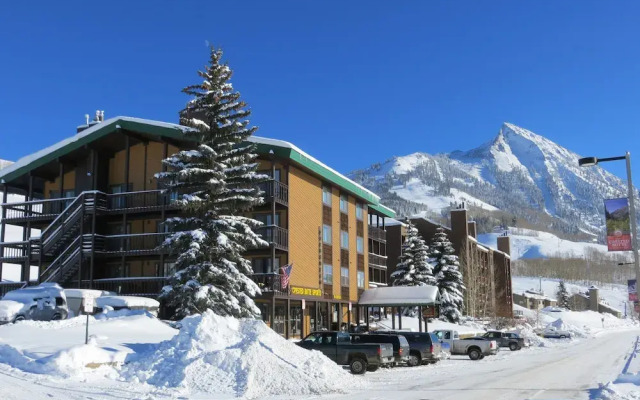 Evergreen by Crested Butte Lodging