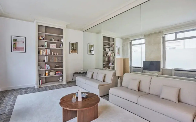 Appartment St Germain des Pres by Studio Prestige