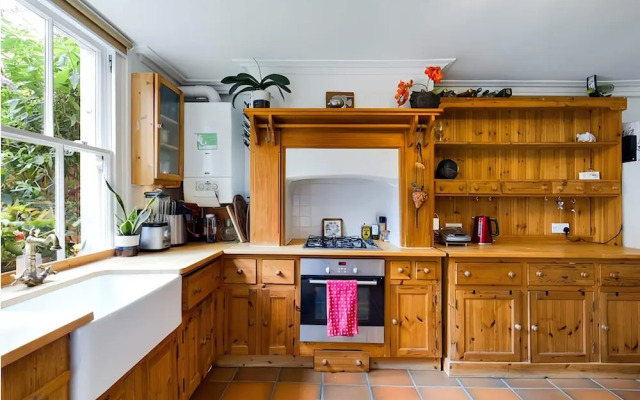 The Clapham Apartment With Private Patio