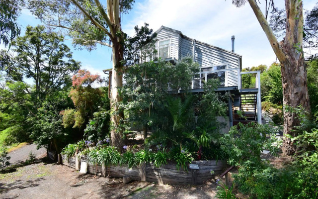 Treetops - Newly renovated, in the village!