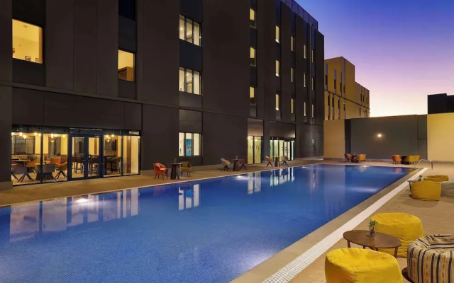 Hampton By Hilton Neom Community 2