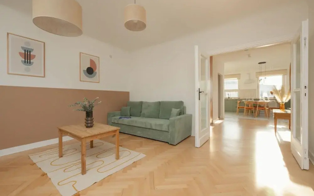 Apartment for 6 in the Heart of Warsaw