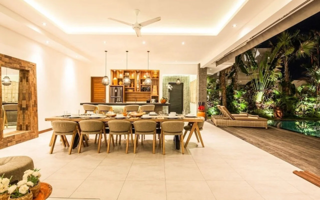 Stunning 6 Bedroom Villa Only 400m to the Beach