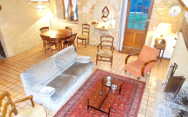 House With 2 Bedrooms in Saint Amand de Coly, With Pool Access, Furnis