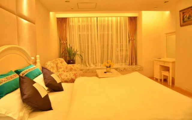 Four Leaf Clover Boutique Apartment Hotel