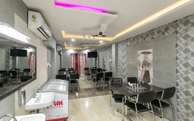 Golden Inn by OYO Rooms