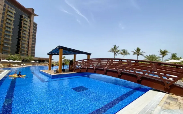 Modern beachfront 1BR apartment