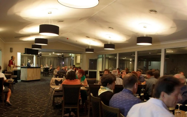Cattleman's Country Motor Inn & Serviced Apartments