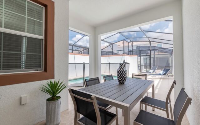 4 Bedroom Town Home with Pool