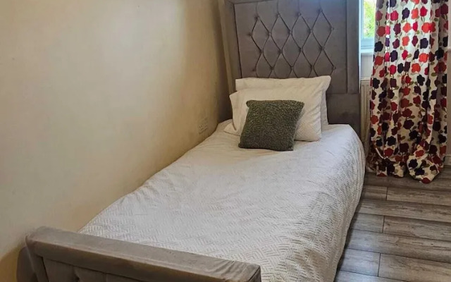 Sittingbourne Serenity - Spacious 4-bed House