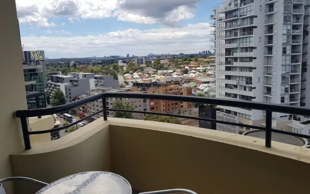 Parramatta Hotel in Mantra Building