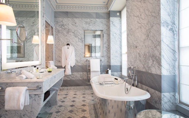 La Reserve Paris Hotel and Spa