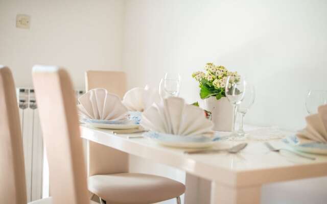 Vacation Pool Apartments