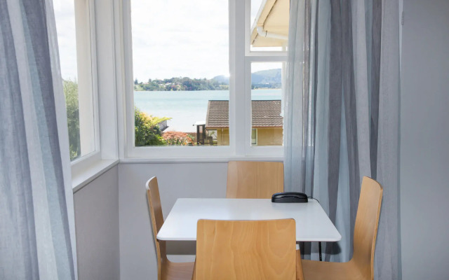 Harbour View Motel and Water Front Apartments