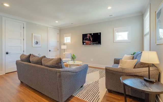 Modern Melrose-sleeps 8- Mins to Downtown Broadway