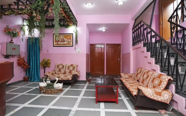 Oyo 18393 Chandra Guest House