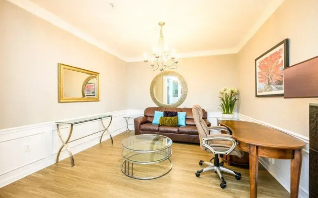 3 Bedroom Premium Lakeview Condo-1012