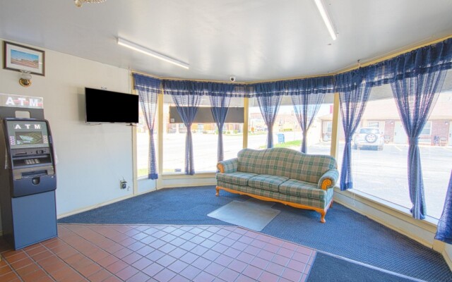 Centralia Motel Near Downtown by OYO