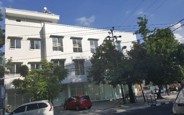 RedDoorz Hostel @ Manado Green Hostel